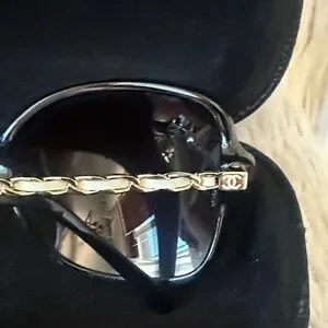 CHANEL | Accessories | Nwot Chanel Elegant Black Sunglasses  display picture 3